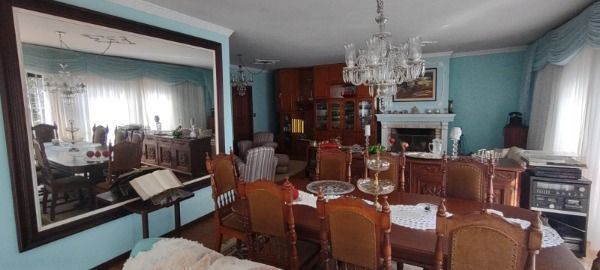 Casa em Porto Alegre, no bairro Jardim Isabel, com 5 dormitório(s), e 5 banheiro