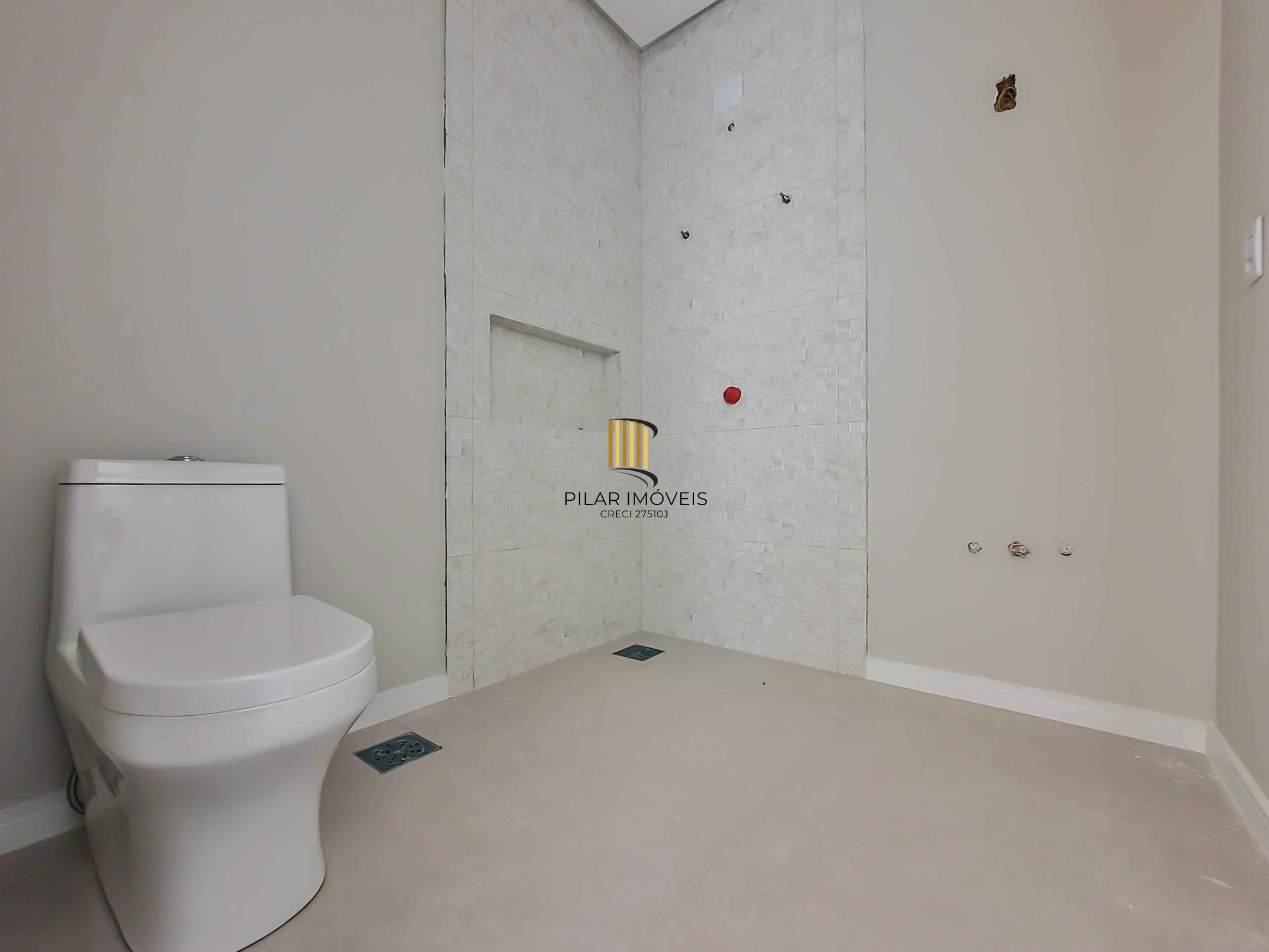 Condomínio Garden, bairro Hípica, 3 dormitórios, 1 suíte, pátio, infra de clube