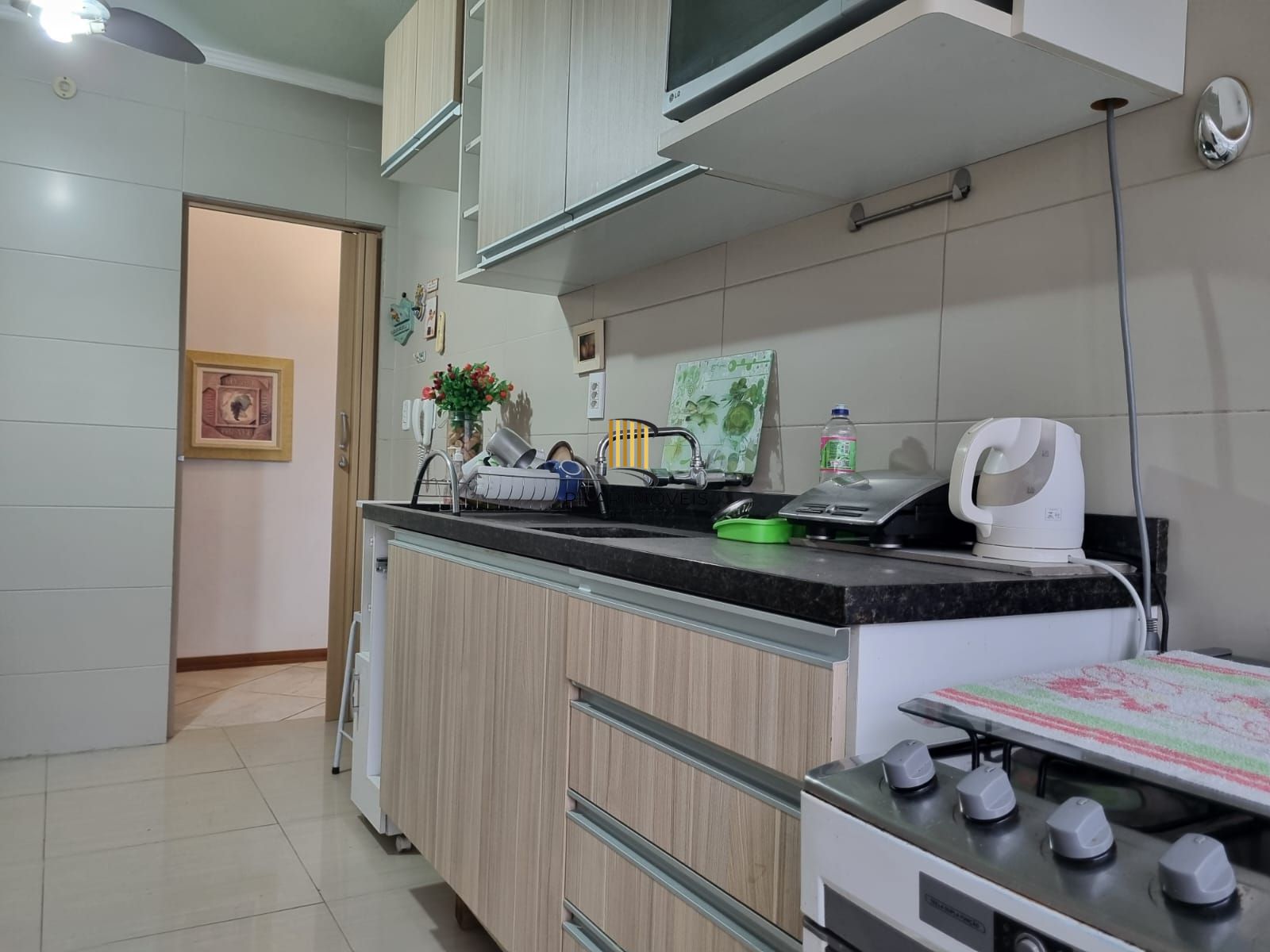 Apartamento em Porto Alegre, no bairro Tristeza, com 2 dormitório(s), e 2 banhei