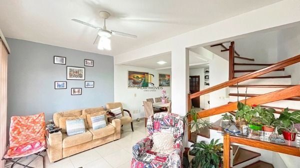 Casa em Porto Alegre, no bairro Ipanema, com 3 dormitório(s), e 3 banheiros, à v