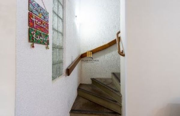 Casa em Porto Alegre, no bairro Ipanema, com 3 dormitório(s), e 3 banheiros, à v