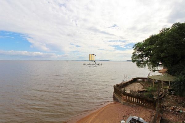 Casa em Porto Alegre, no bairro Pedra Redonda, com 7 dormitório(s), e 7 banheiro