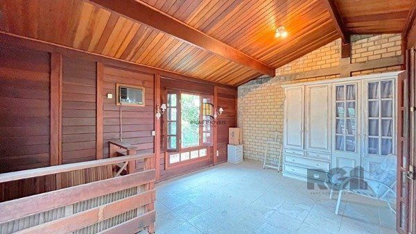 Casa em Porto Alegre, no bairro Ipanema, com 3 dormitório(s), e 3 banheiros