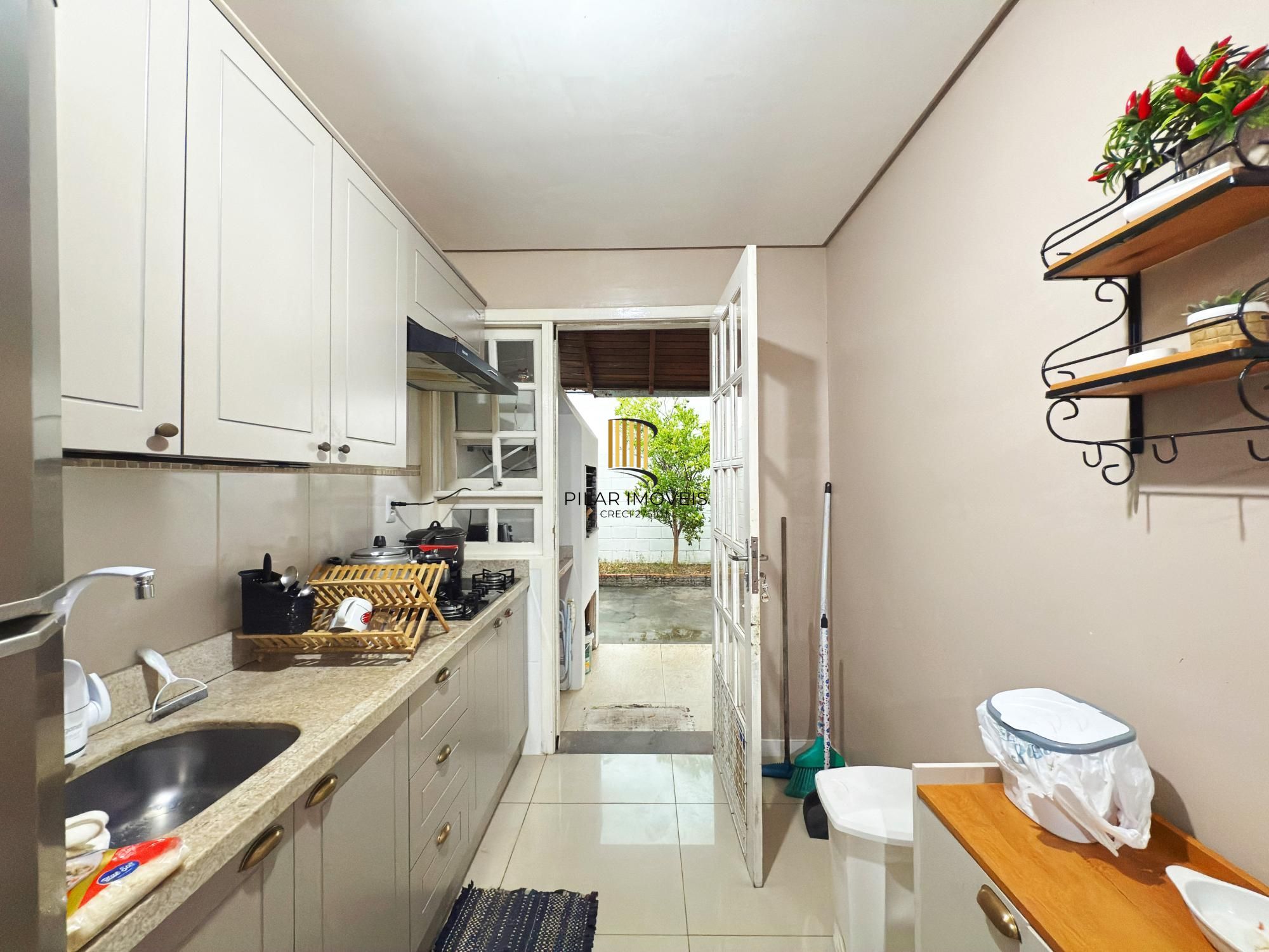 Casa 2 dormitórios no bairro Hípica