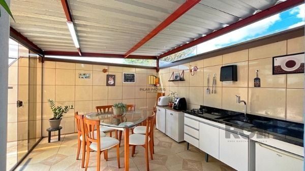 Apartamento em Porto Alegre, no bairro Medianeira, com 3 dormitório(s), e 3 banh