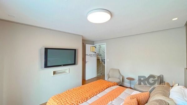 Casa Condominio para Venda - 364m², 3 dormitórios, sendo 3 suites, 2 vagas - Ped