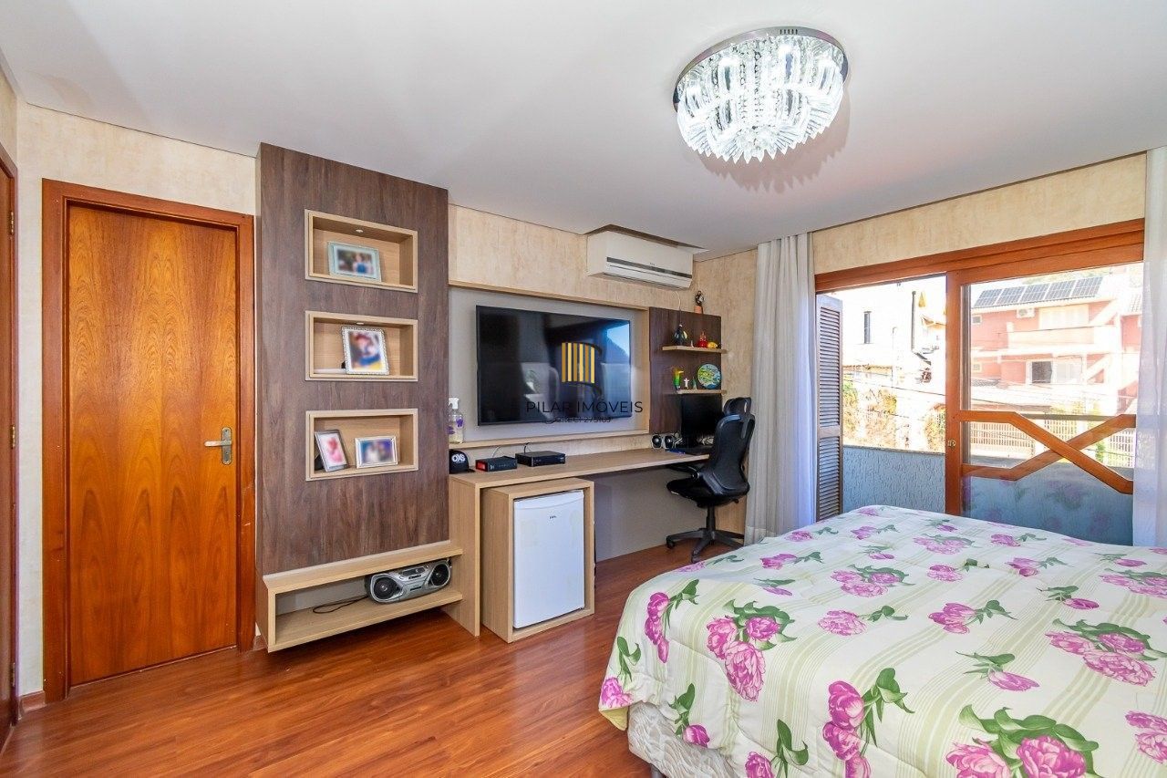 Excelente casa com 158,9m2 de área privativa, 3 dormitórios, 1 suíte, e 2 vagas.