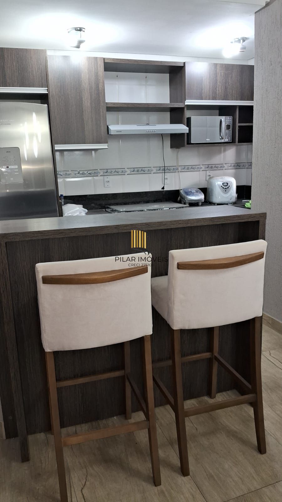 Excelente Residência com 3 dormitórios sendo 2 deles suítes de casal.