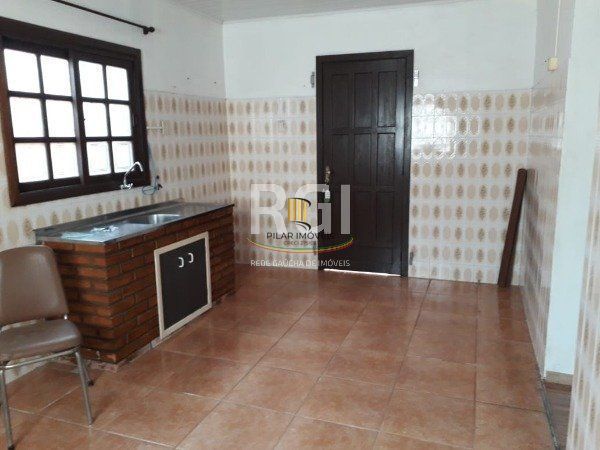 Casa em Porto Alegre, no bairro Espírito Santo, com 2 dormitório(s), e 2 banheir