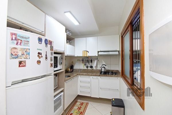 Casa Condominio em Porto Alegre, no bairro Guarujá, com 2 dormitório(s), e 2 ban