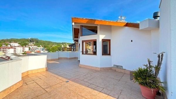 Ótima Cobertura Duplex com 233,00 m² Privativos no Miolo do Bairro Tristeza