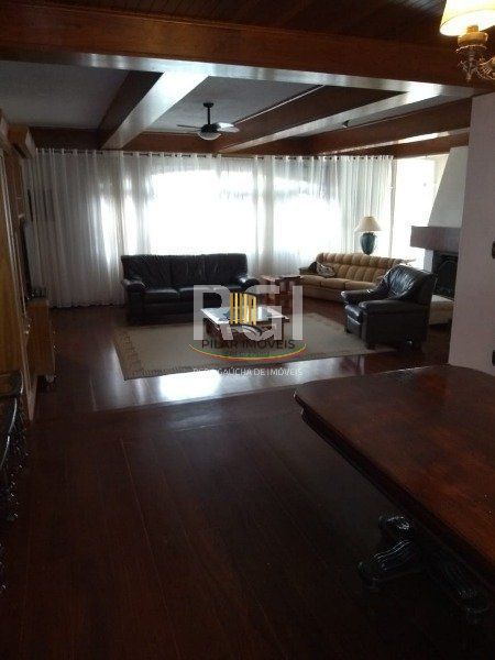 Casa para Venda - 741m², 5 dormitórios, sendo 3 suites, 9 vagas - Espirito Santo