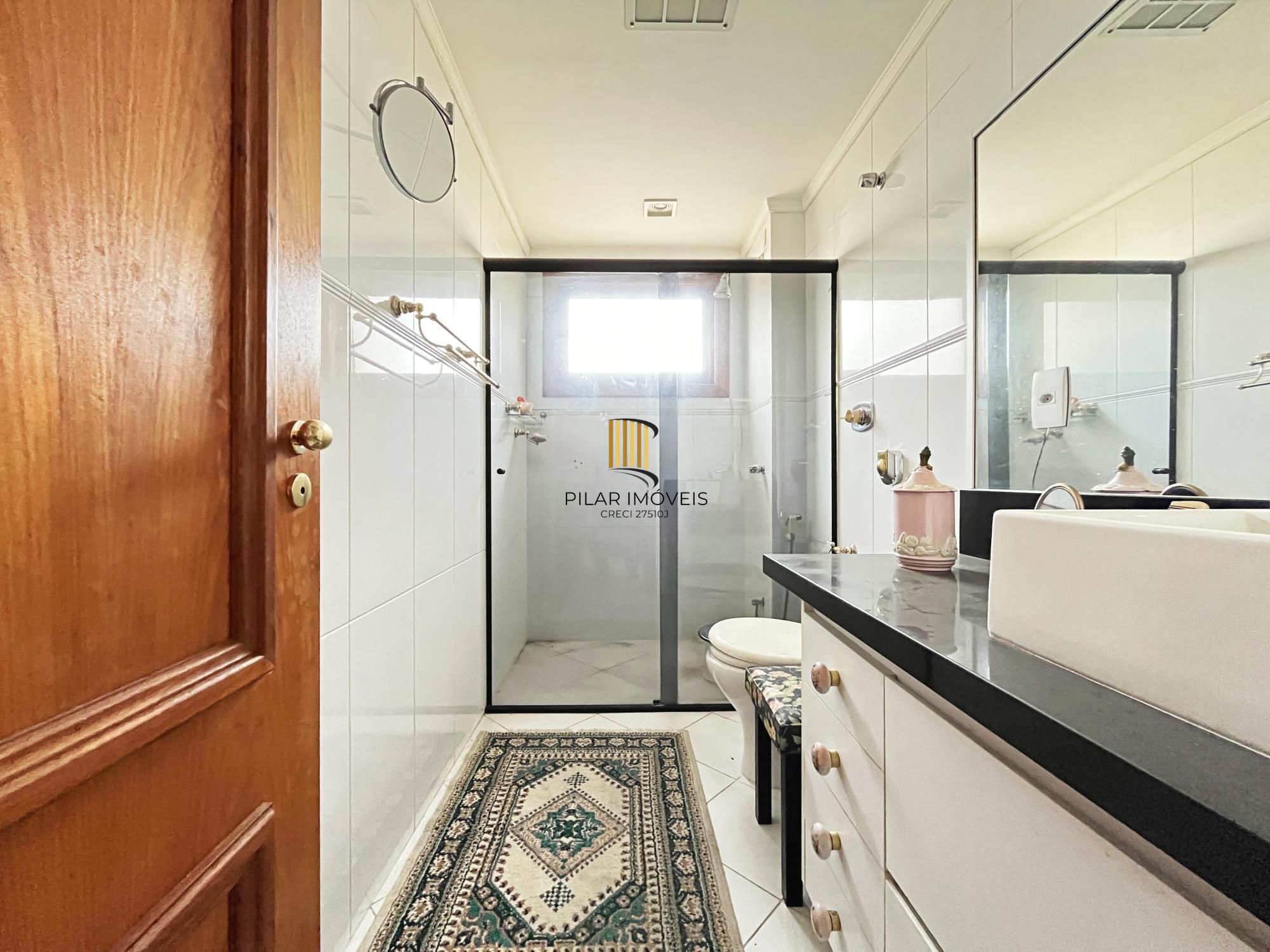 Apartamento na Tristeza  com 3 dormitórios, 1 suite, sacada , churrasqueira e 3 