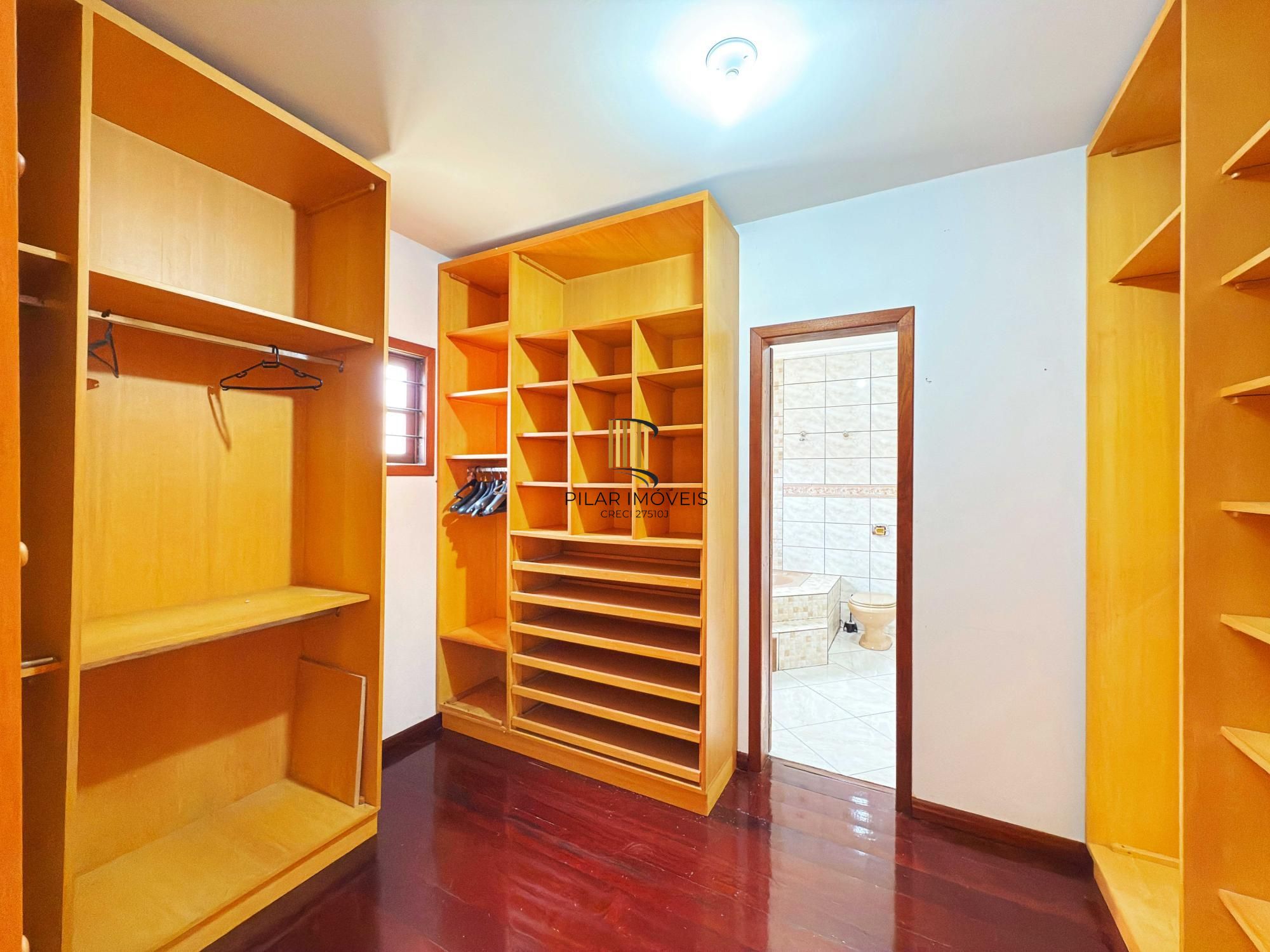 Casa 4 dormitórios no bairro Ipanema