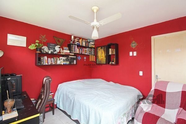 Casa em Porto Alegre, no bairro Ipanema, com 4 dormitório(s), e 4 banheiros, à v