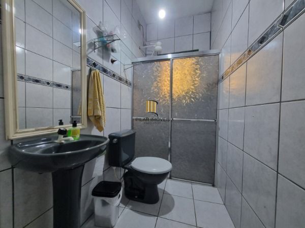 Sobrado em Porto Alegre, no bairro Ponta Grossa, com 4 dormitório(s), e 4 banhei