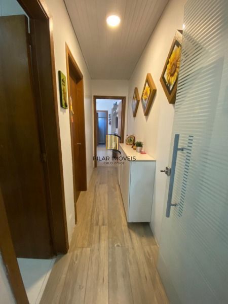 Casa em Porto Alegre, no bairro Hípica, com 2 dormitório(s), e 2 banheiros, à ve