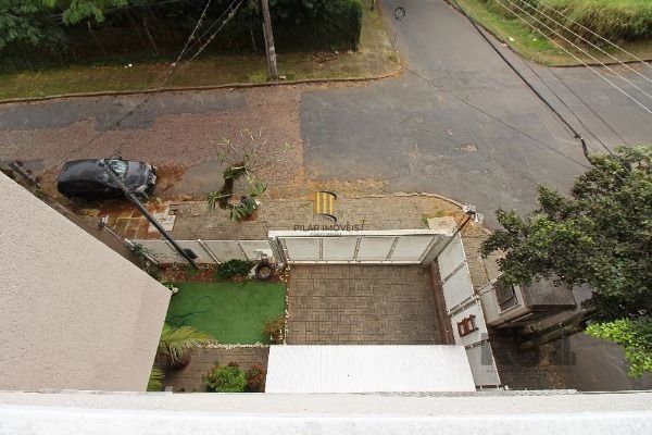 Casa em Porto Alegre, no bairro Tristeza, com 3 dormitório(s), e 3 banheiros, à 
