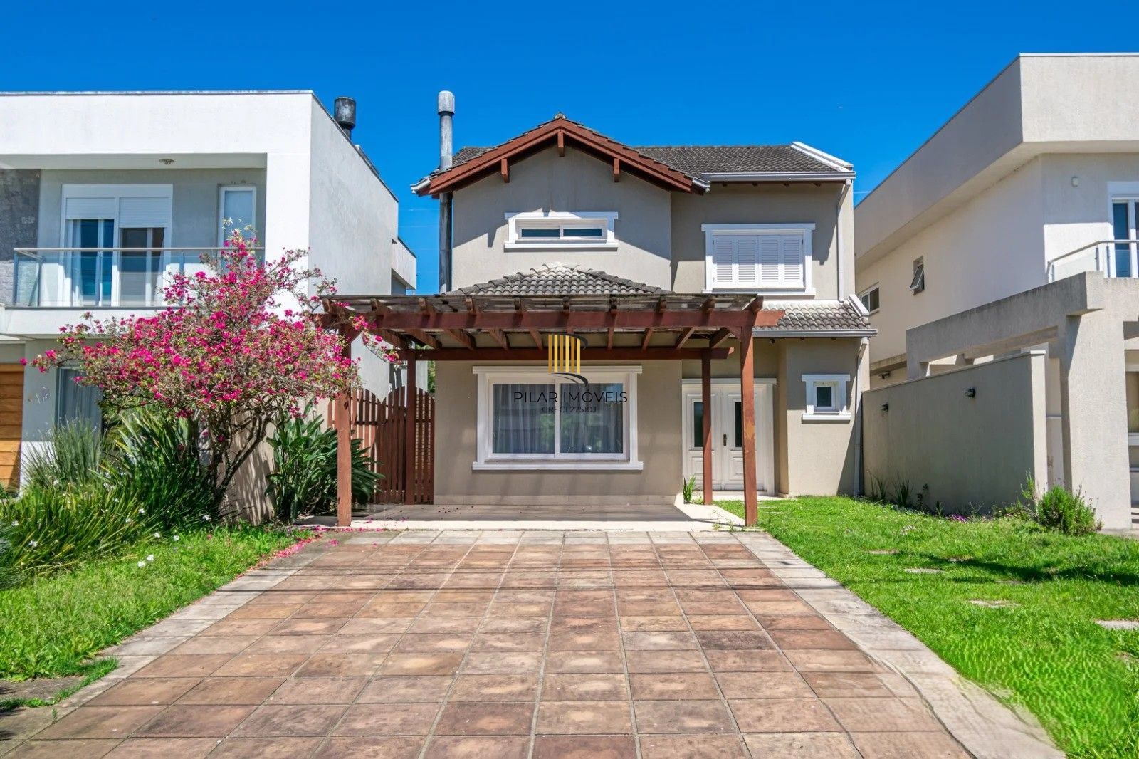 Casa à venda no Condomínio Terra Ville Golf Club com 217m² privativos, 3 dormitórios, 1 suíte, 4 vagas. - Pilar Imóveis