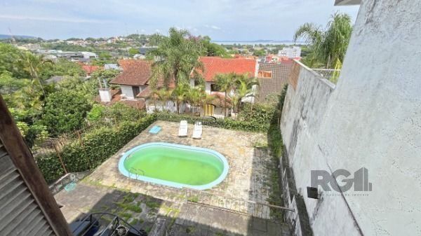Casa em Porto Alegre, no bairro Ipanema, com 3 dormitório(s), à venda.