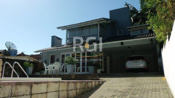 Casa para Venda - 340m², 3 dormitórios, sendo 2 suites, 6 vagas - Jardim Isabel