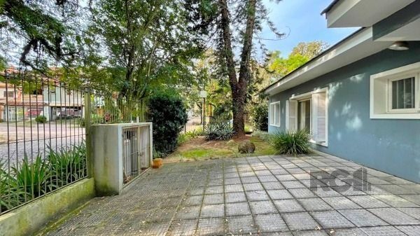 Casa em Porto Alegre, no bairro Ipanema, e 0 banheiros, à venda.