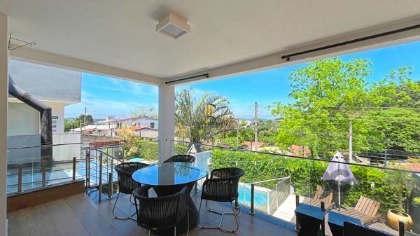 Casa em Porto Alegre, no bairro Aberta dos Morros, com 3 dormitório(s), e 3 banh