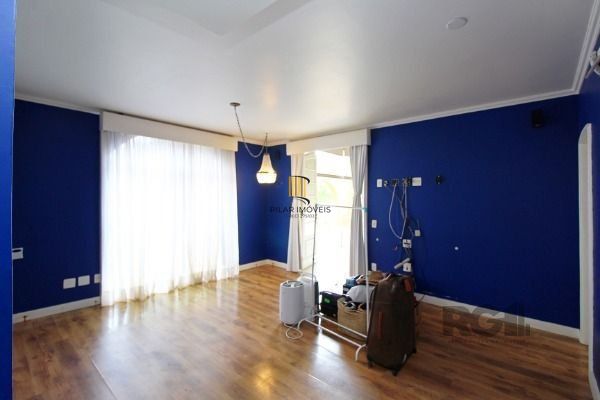 Casa em Porto Alegre, no bairro Pedra Redonda, com 7 dormitório(s), e 7 banheiro