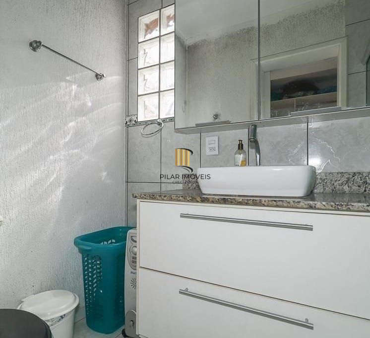 Maravilhosa Residência em condomínio com 4 dormitórios sendo 1 suíte.