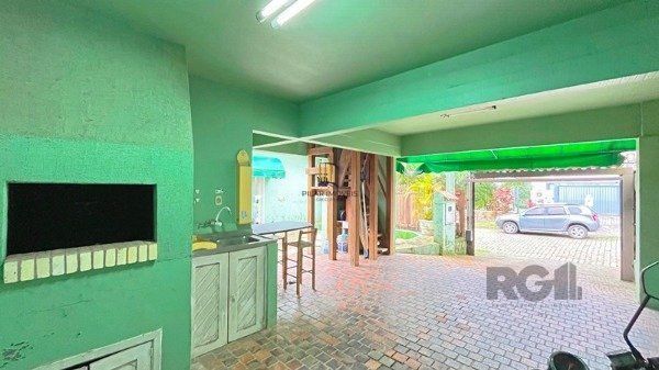Casa em Porto Alegre, no bairro Ipanema, com 3 dormitório(s), e 3 banheiros
