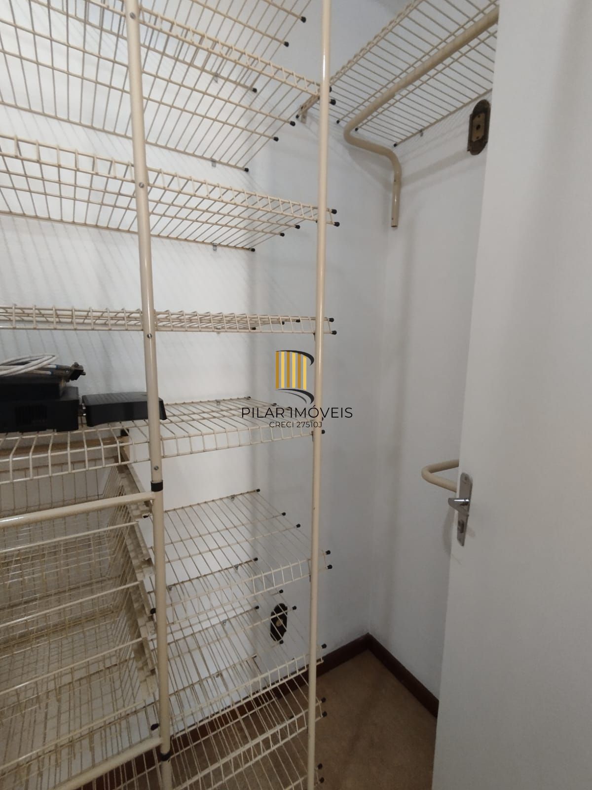 Apartamento 2 dormitórios, closet, 2 banheiros, dep. empregada vista, para o Gua