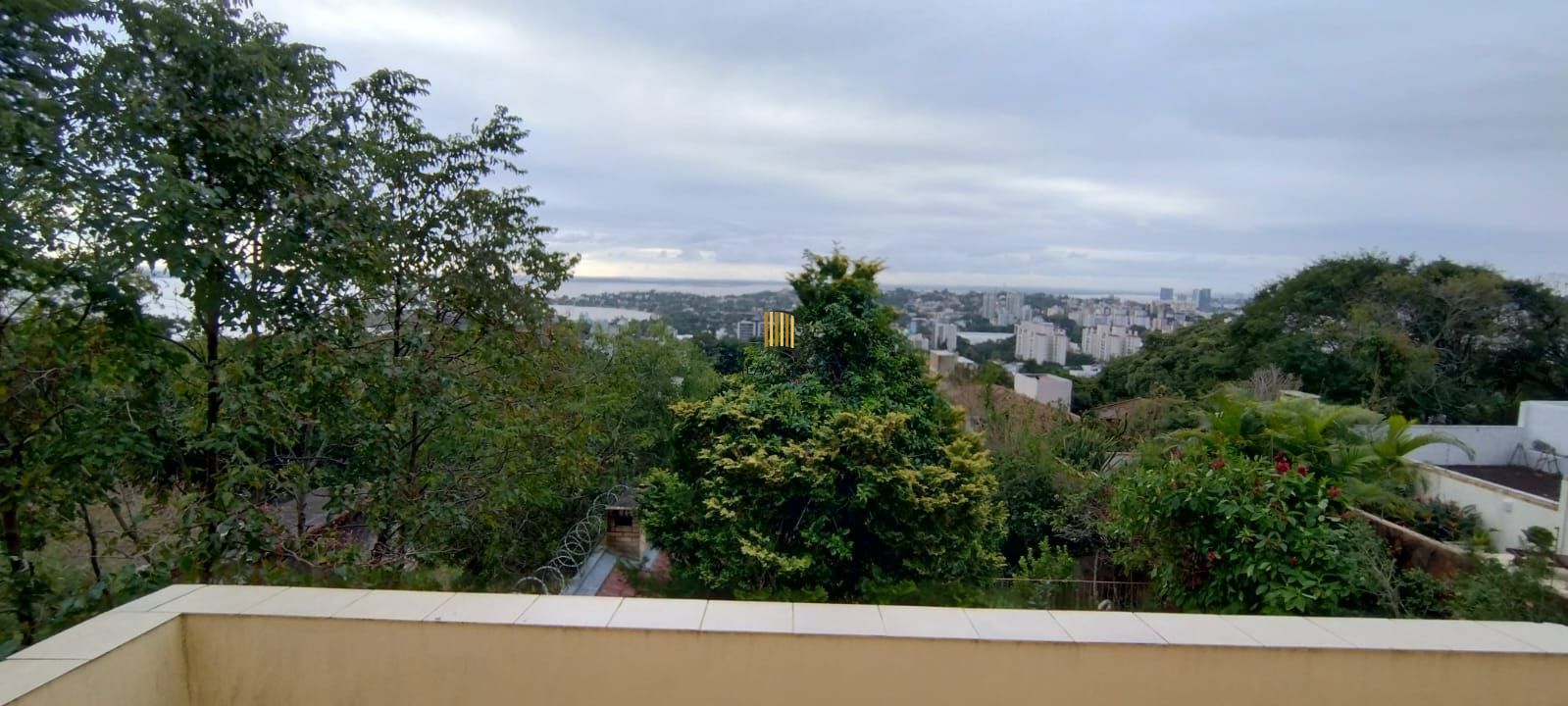 Casa Residencial com vista incrível para o Rio Guaíba no bairro Vila Conceição.