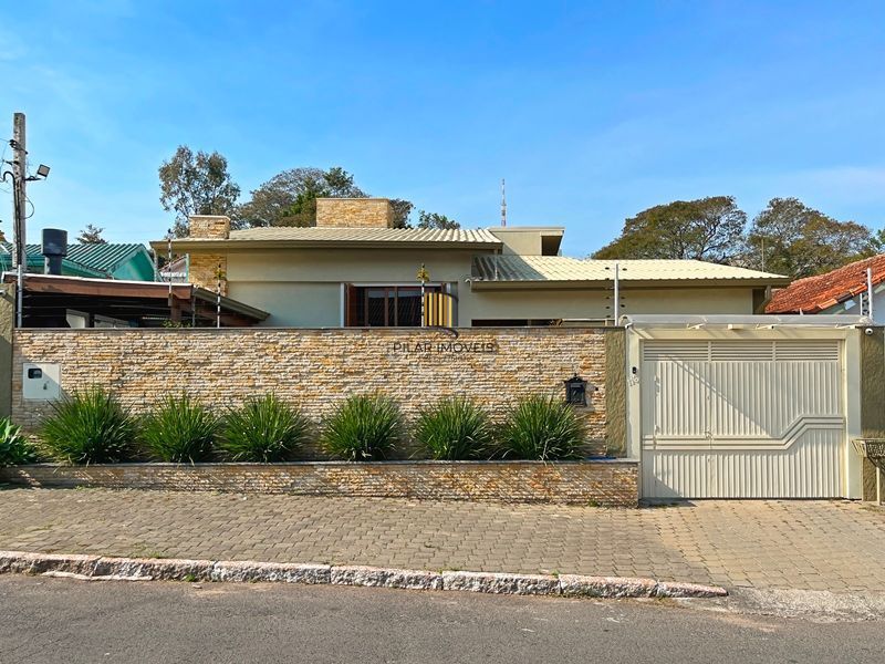 Ótima Residência com 4D, piscina e garagem fechada para 2 carros no Jardim Media - Pilar Imóveis