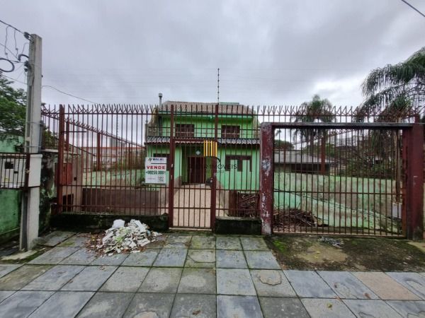 Sobrado em Porto Alegre, no bairro Glória, com 5 dormitório(s), e 5 banheiros, à - Pilar Imóveis