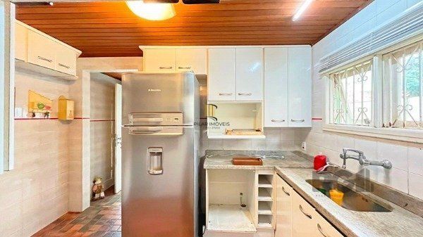 Casa em Porto Alegre, no bairro Ipanema, com 3 dormitório(s), e 3 banheiros