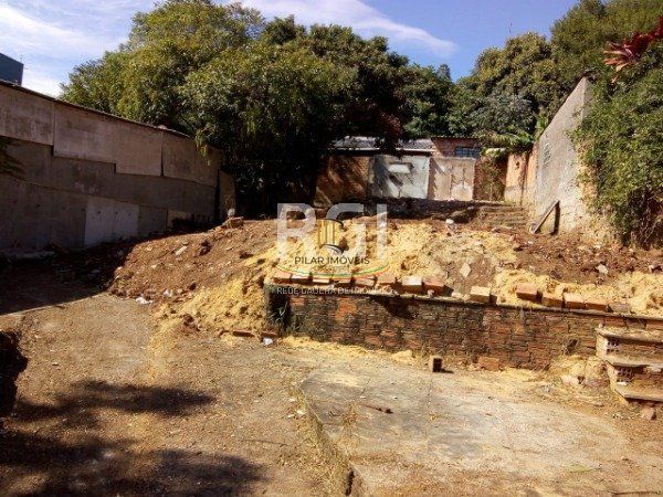 Terreno em Porto Alegre, no bairro Tristeza, à venda.