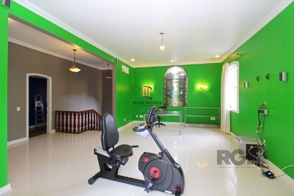 Casa em Porto Alegre, no bairro Pedra Redonda, com 7 dormitório(s), e 7 banheiro