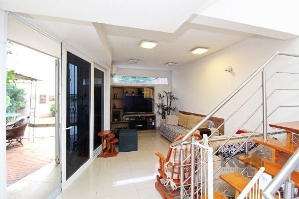 Casa em Porto Alegre, no bairro Tristeza, com 3 dormitório(s), e 3 banheiros, à 