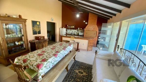 Casa em Porto Alegre, no bairro Vila Assunção, com 3 dormitório(s), e 3 banheiro