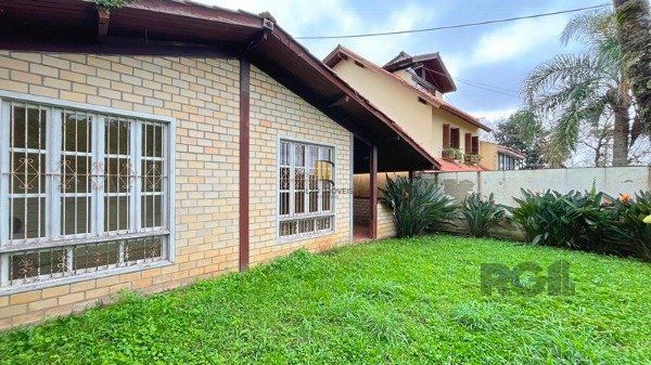 Casa em Porto Alegre, no bairro Ipanema, com 3 dormitório(s), e 3 banheiros