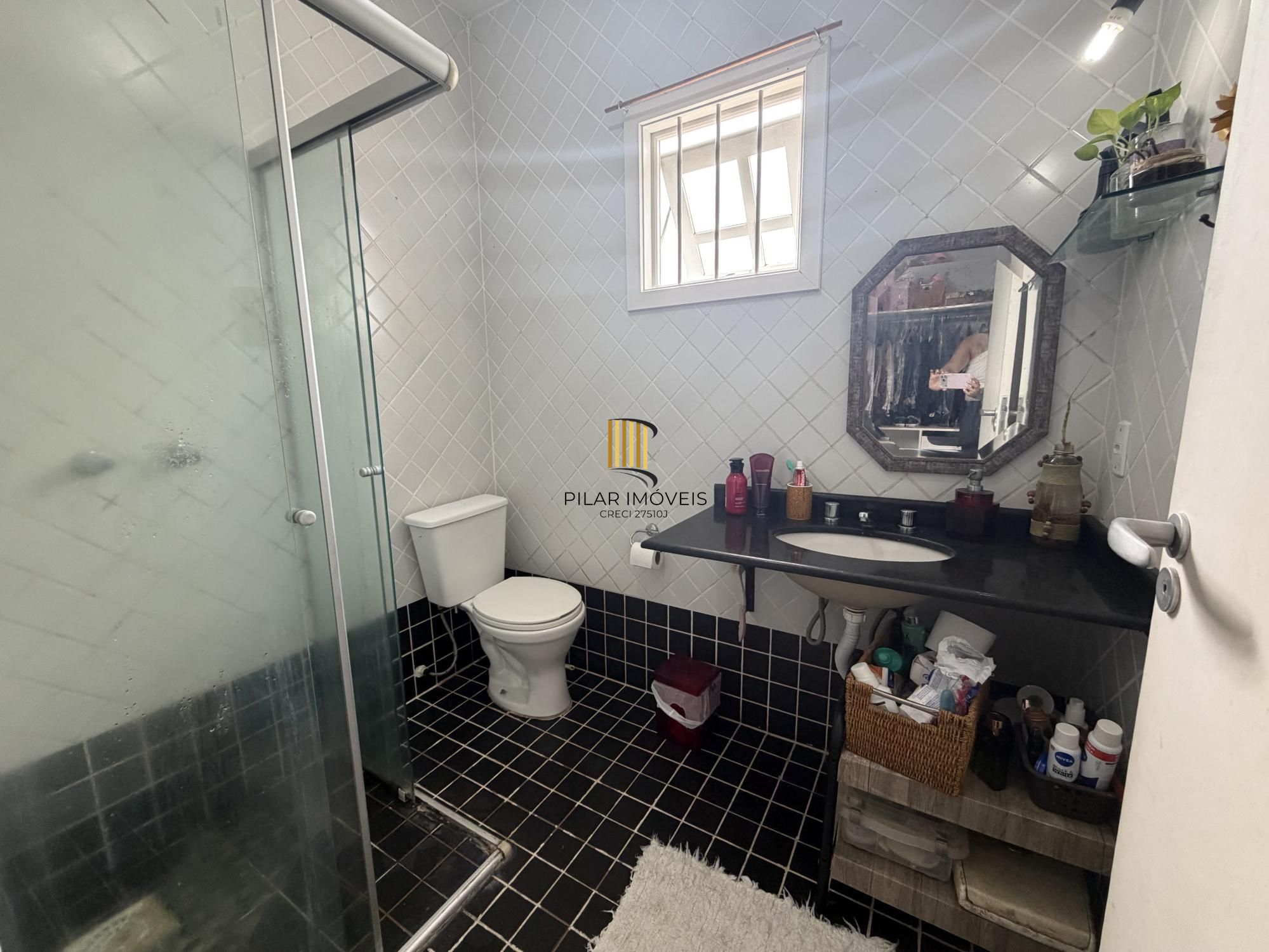 Casa 4 dormitórios no bairro Serraria