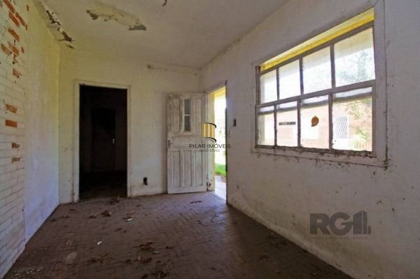 Casa em Porto Alegre, no bairro Ipanema, com 6 dormitório(s), à venda.