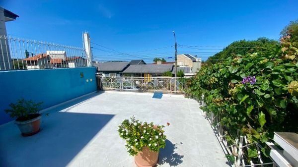 Casa em Porto Alegre, no bairro Vila Assunção, com 3 dormitório(s), e 3 banheiro