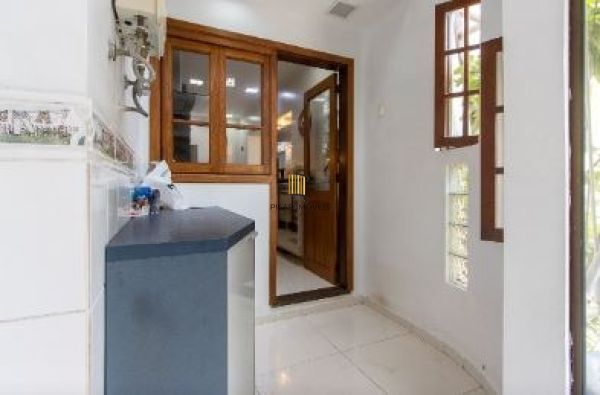 Casa em Porto Alegre, no bairro Ipanema, com 3 dormitório(s), e 3 banheiros, à v