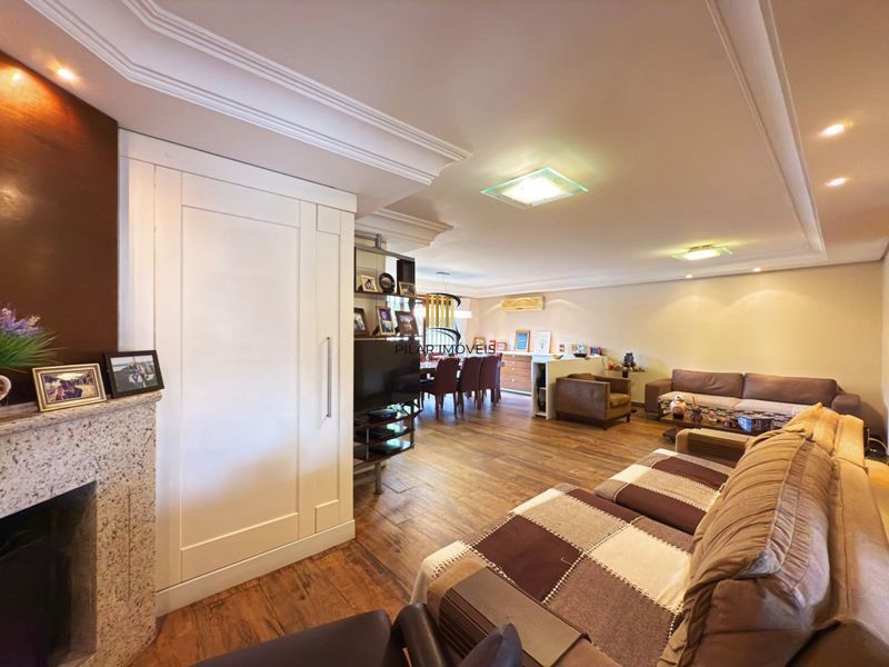 Linda Residência com 3 dormitórios sendo 1 suíte no Jardim Isabel.