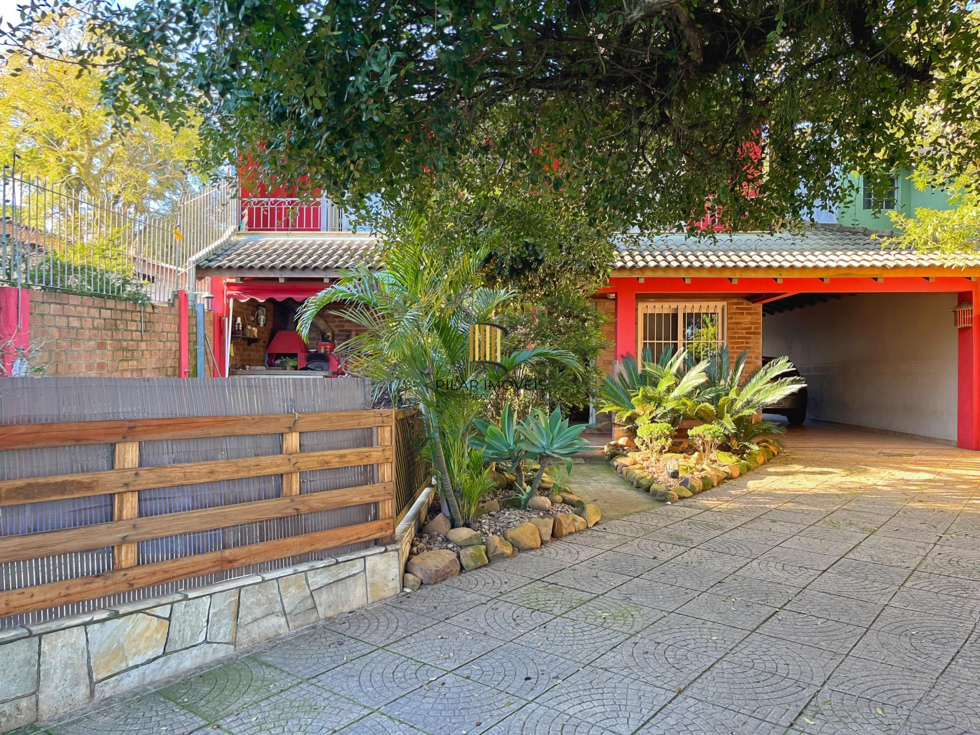 Casa 4 dormitórios no bairro Ipanema