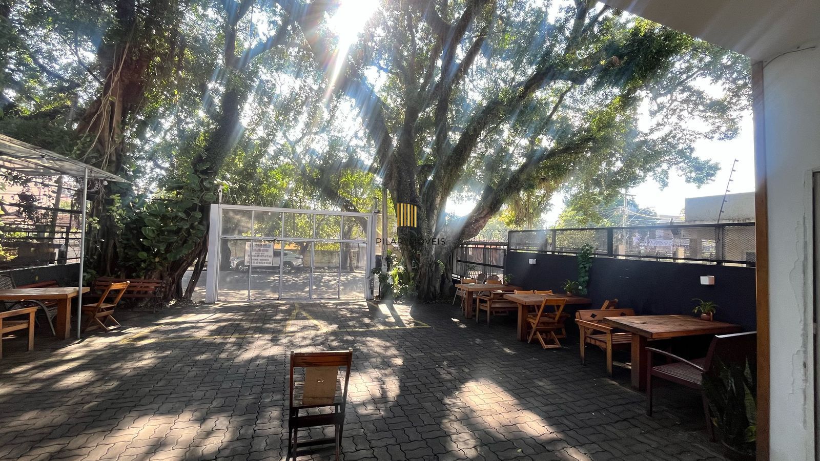 Excelente loja a venda bairro Tristeza, com 202m2. Aceita dação.