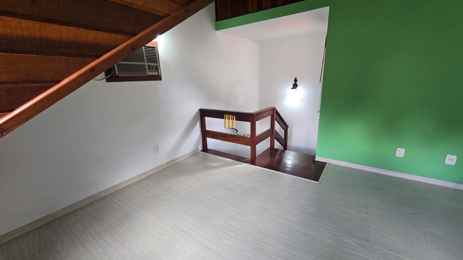 Casa em condomínio fechado com 3 dormitórios-1 suíte no Bairro Guarujá