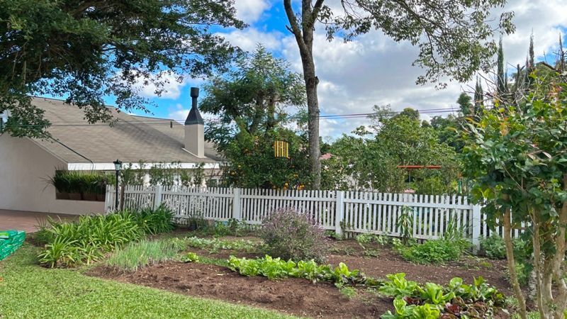 Altos do lago- Com 3 dormitórios, 3 vagas , piscina , Linda e ampla casa em cond