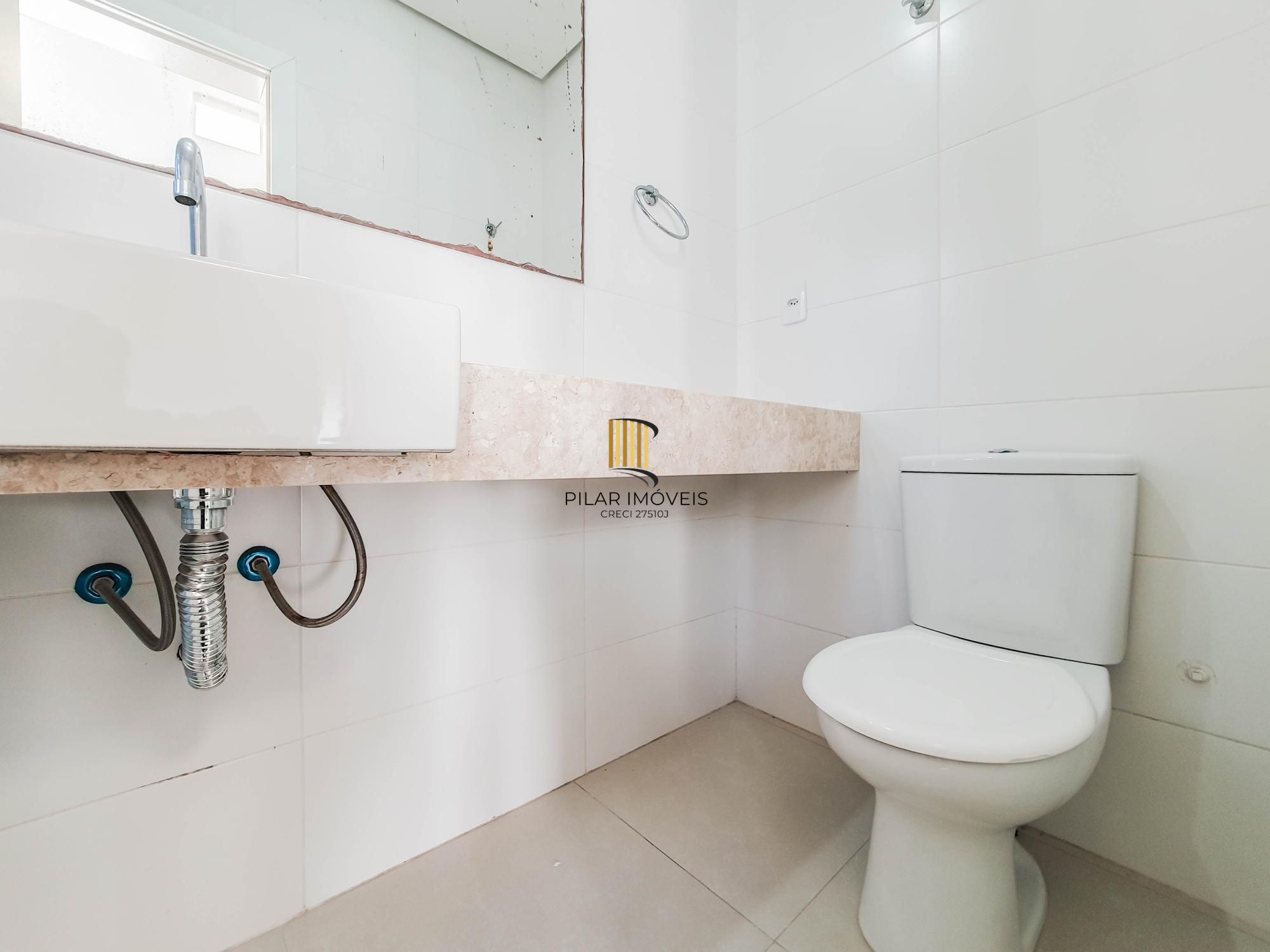 Linda casa Térrea em Condomínio, 3 suítes, 3 vagas cobertas, pátio com Piscina!